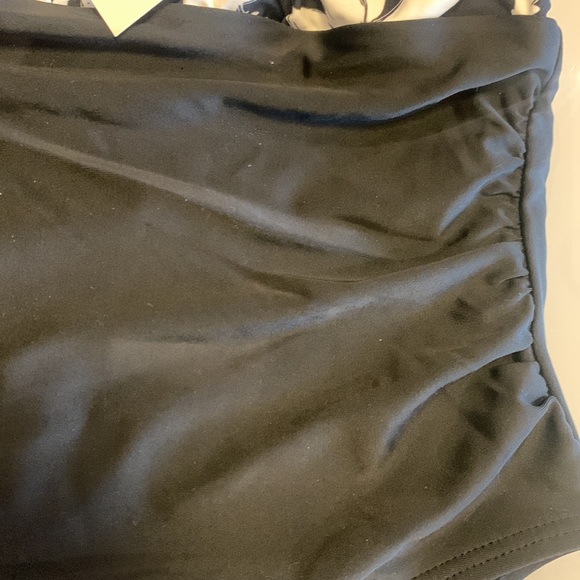 Glowbeam 1 Piece Ruched Black and White Swimsuit Size 1X Tummy Control NWT - Picture 6 of 15